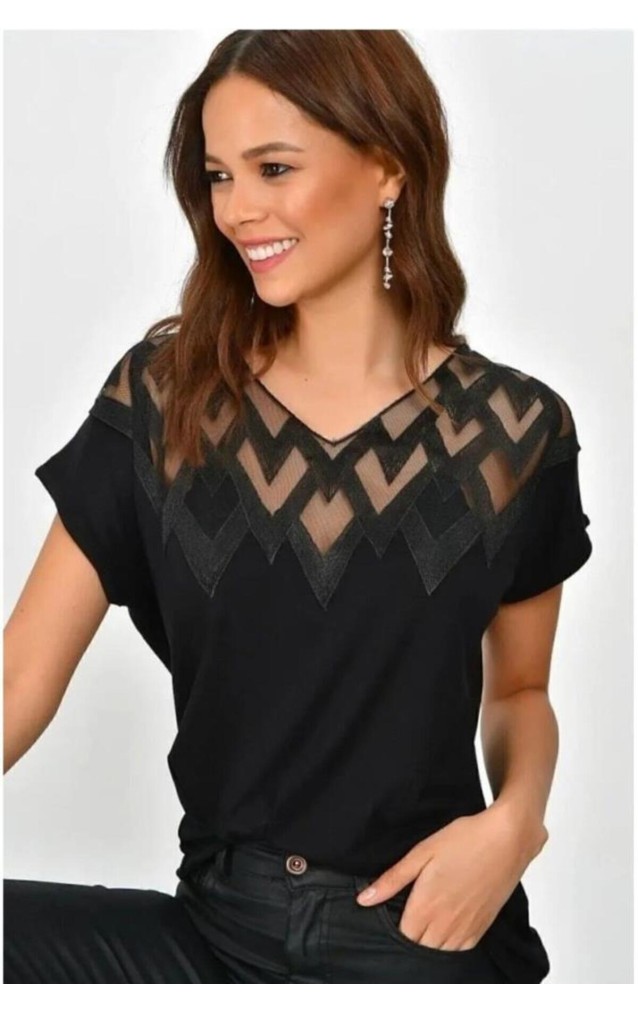 Pasaklı Giyim Kadın Siyah Nakış Dekolteli Kısa Kollu Bluz 496200