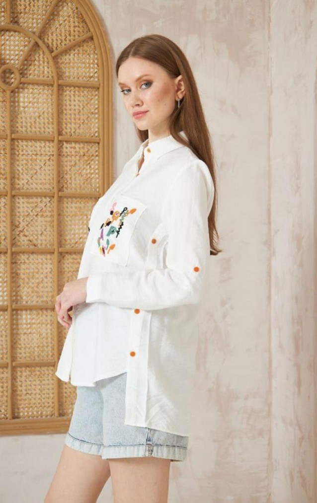 Pasaklı Giyim Kadın Premium Keten Harf Nakış Işlemeli Yanları Düğme Arkası Oval Gömlek 6111410