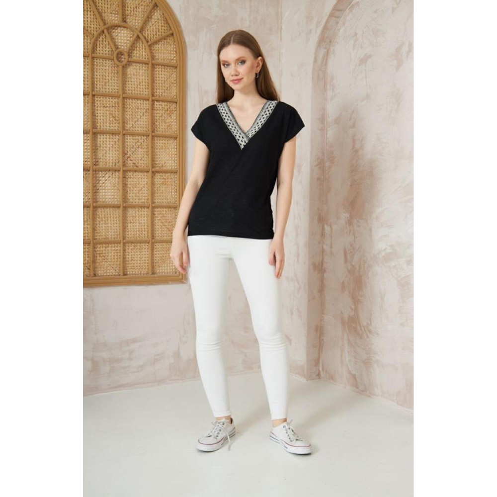 Pasaklı Giyim Pasaklı Giyim Kadın Özel İnce Kumaş Bluz-Nakış Detaylı Siyah - Premium Kadın Giyim