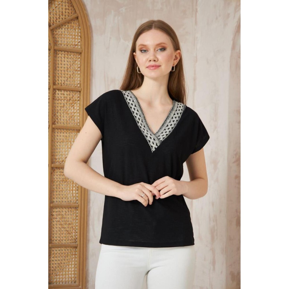 Pasaklı Giyim Pasaklı Giyim Kadın Özel İnce Kumaş Bluz-Nakış Detaylı Siyah - Premium Kadın Giyim