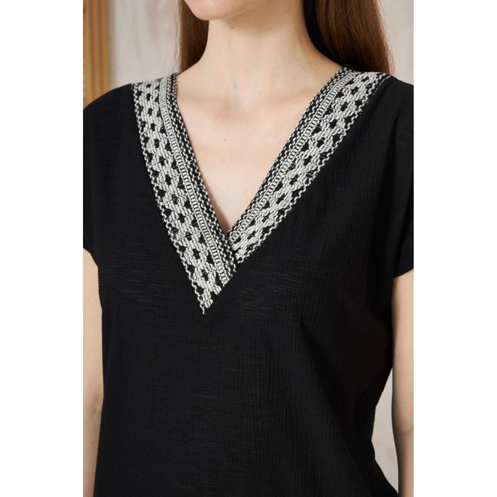 Pasaklı Giyim Pasaklı Giyim Kadın Özel İnce Kumaş Bluz-Nakış Detaylı Siyah - Premium Kadın Giyim