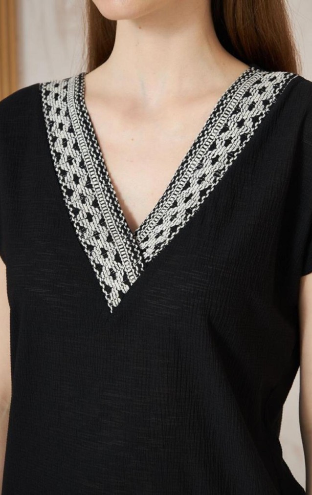 Pasaklı Giyim Kadın Özel İnce Kumaş Bluz-Nakış Detaylı 3379176 Siyah