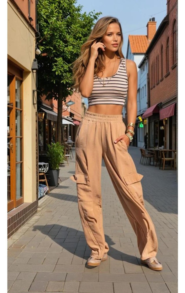 Pasaklı Giyim Kadın Bej Kupra Kumaş Cepli Beli Lastikli Bol Paça Kargo Pantolon 3600308